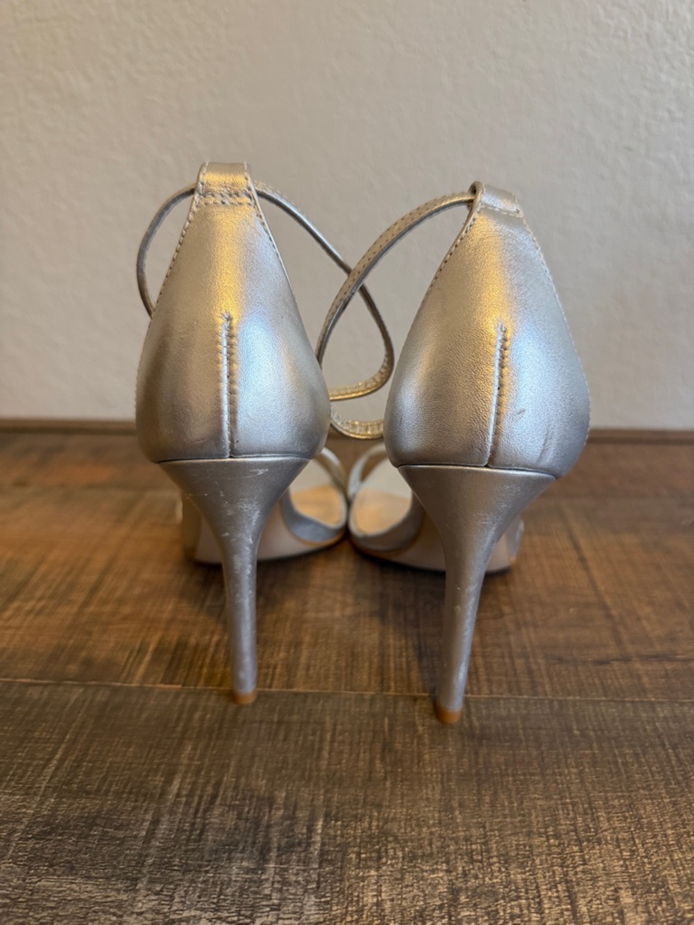 SCHUTZ CADEY-LEE METALLIC SANDAL - Picture 6 of 8